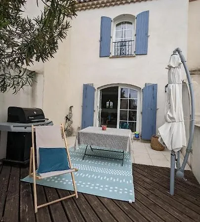 Belle Marina Avec Piscine Collective