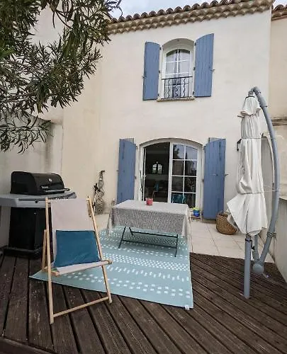 Belle Marina Avec Piscine Collective